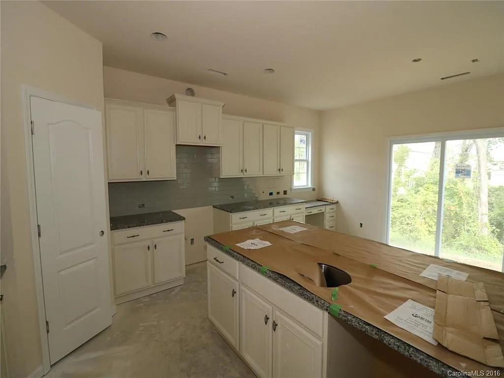 4 bed, 3147 sqft, $3,100 — Photo 3