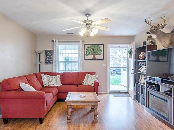 4th image of 300 Sequoia Cir NW