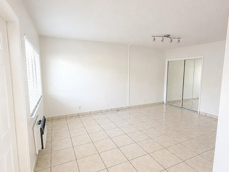1814 E Oakland Park Blvd #41 — Photo 5