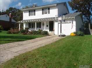 50 Roxbury Dr, Commack, NY 11725