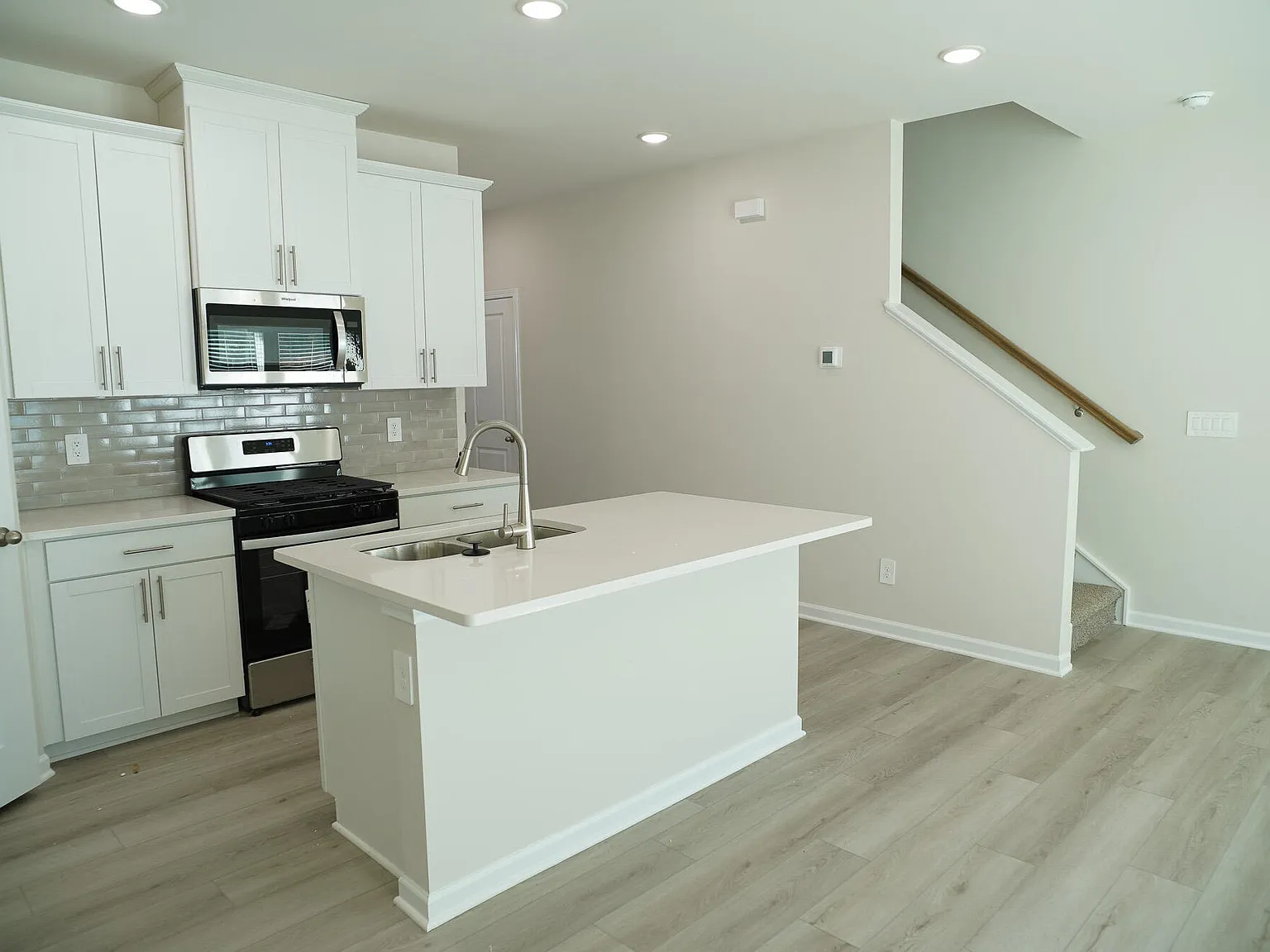 3 bed, 2.5 bath, 1850 sqft, $1,850 — Photo 3