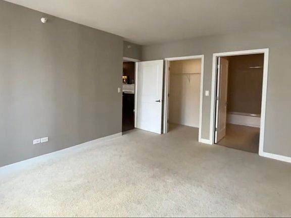 5th image of 739 N Wabash Ave #700