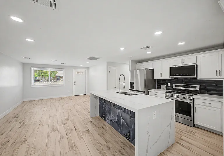 3701 E Ludlow Dr — Photo 26