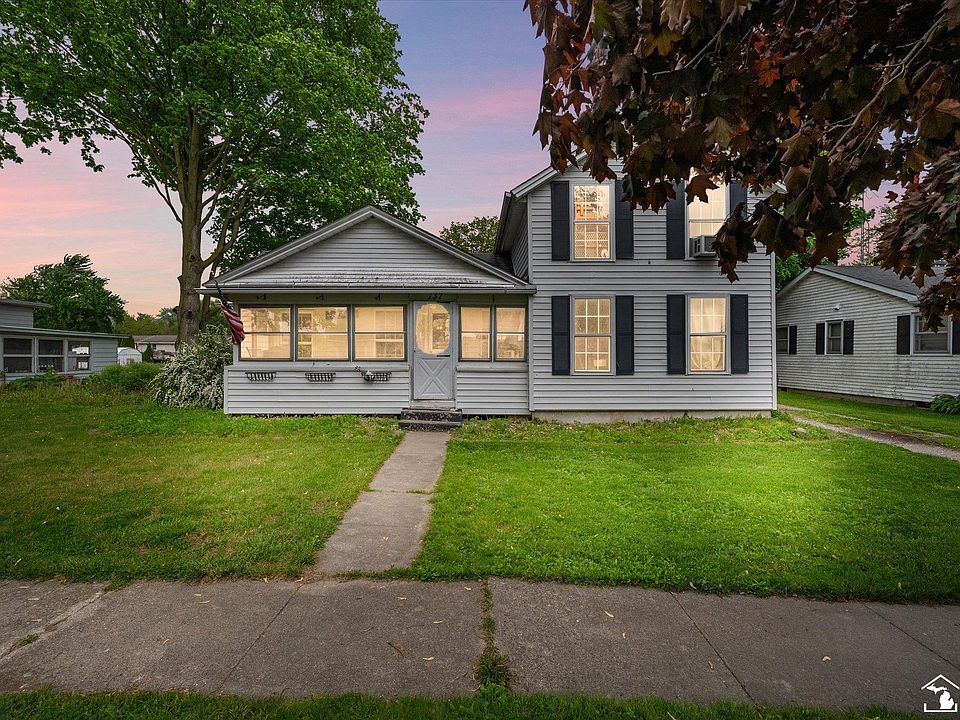 1st image of 137 Raisin St