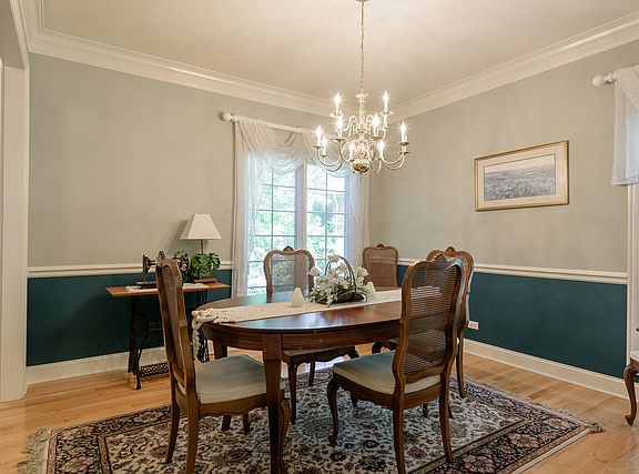 3rd image of 1092 Catherine Ave