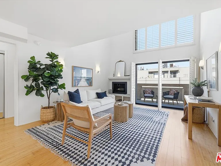 12321 Ocean Park Blvd #18 — Photo 4