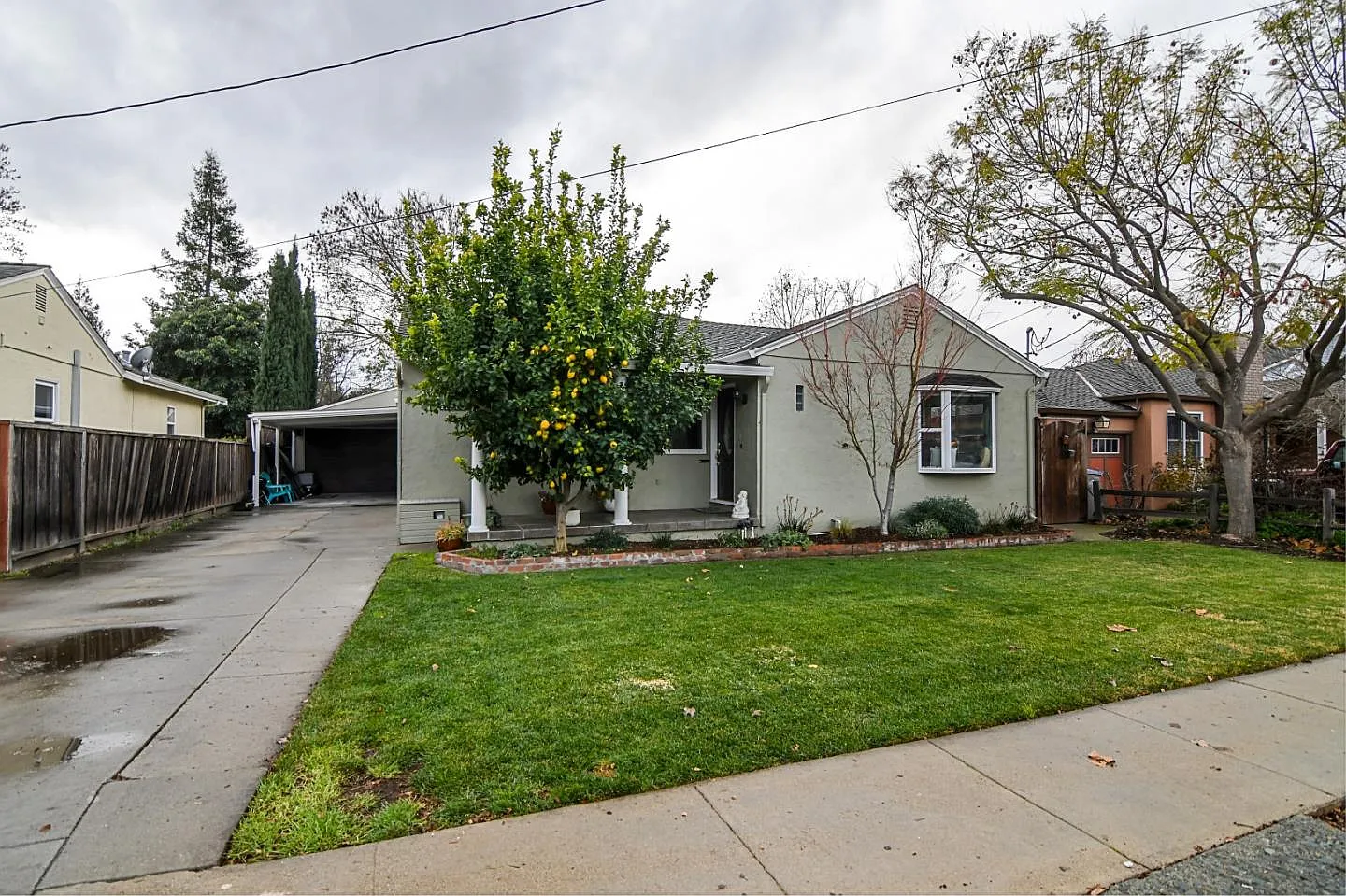 2293 Radio Ave photo 1