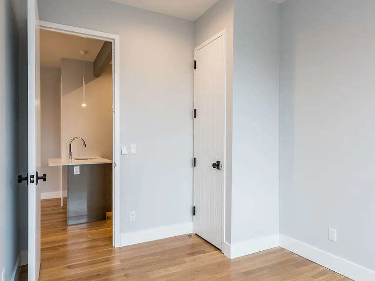 34 Belvedere St #4R — Photo 5