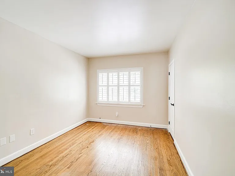 1317 Queen St — Photo 17