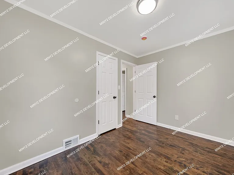 21422 Pembroke Ave — Photo 22