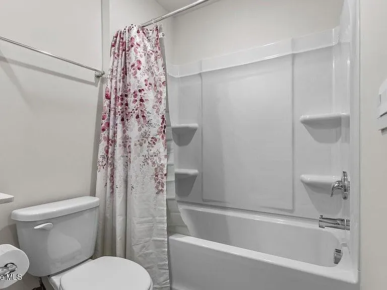 2305 Gracie Ln — Photo 18