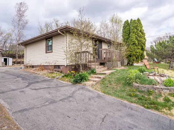 1009 Luster Ln, Des Moines, IA 50315