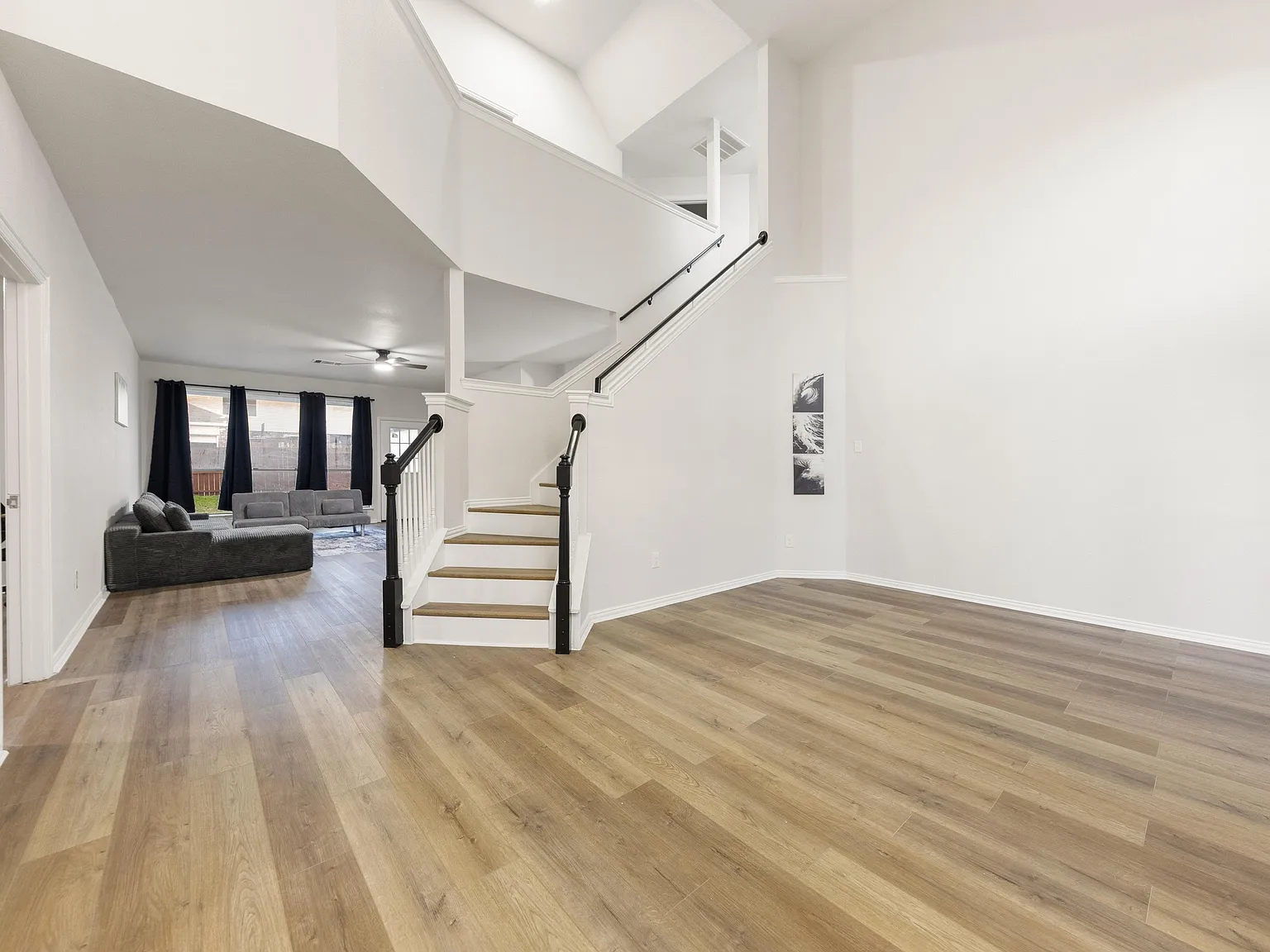 4 bed, 4.5 bath, 4000 sqft, $819 — Photo 4