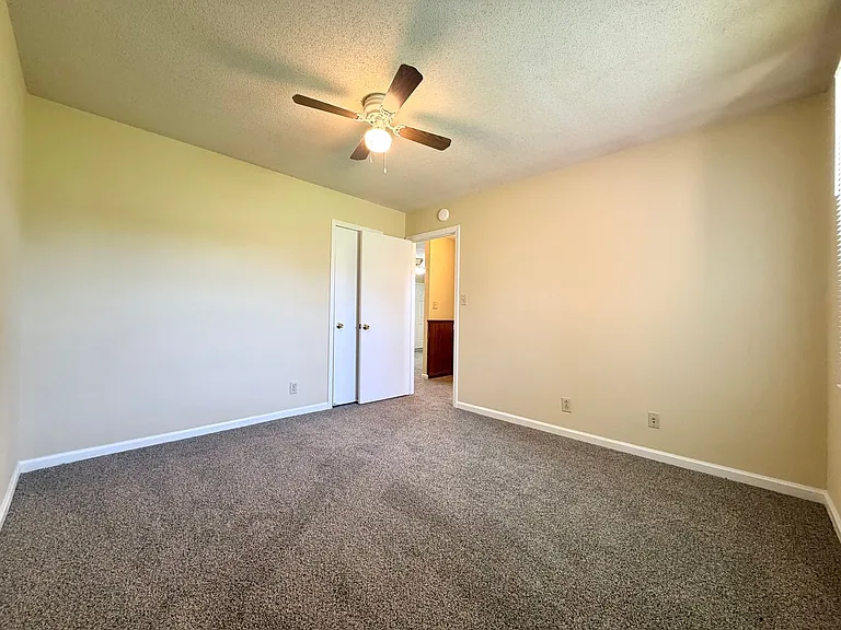 Bancroft Circle Apartments — Photo 12