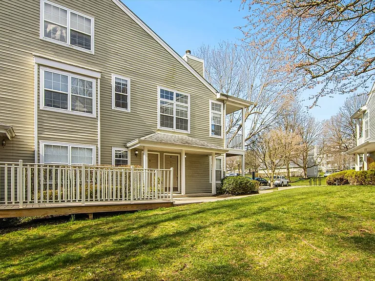 1125 Hyde Park Ct #1125 — Photo 4