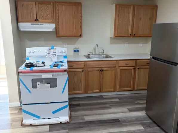 808 Annie Pearle Ln, Jacksonville, NC 28540