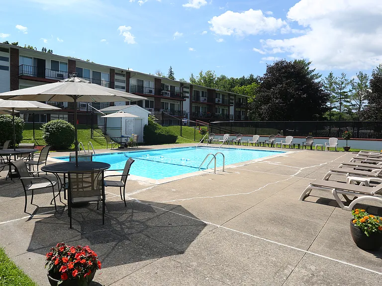 Windsor Court Apartments — Photo 10