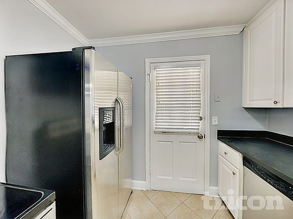 5th image of 225 W King St
