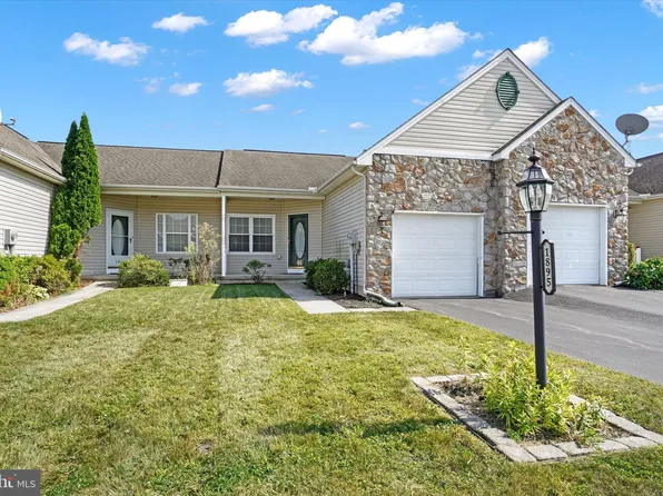 1895 Deerfield Dr, Dover, PA 17315