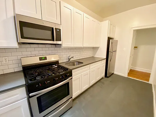 Rented by Zjama Realty Corp | media 11