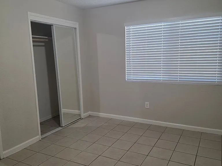 2905 S Chester Ave — Photo 6