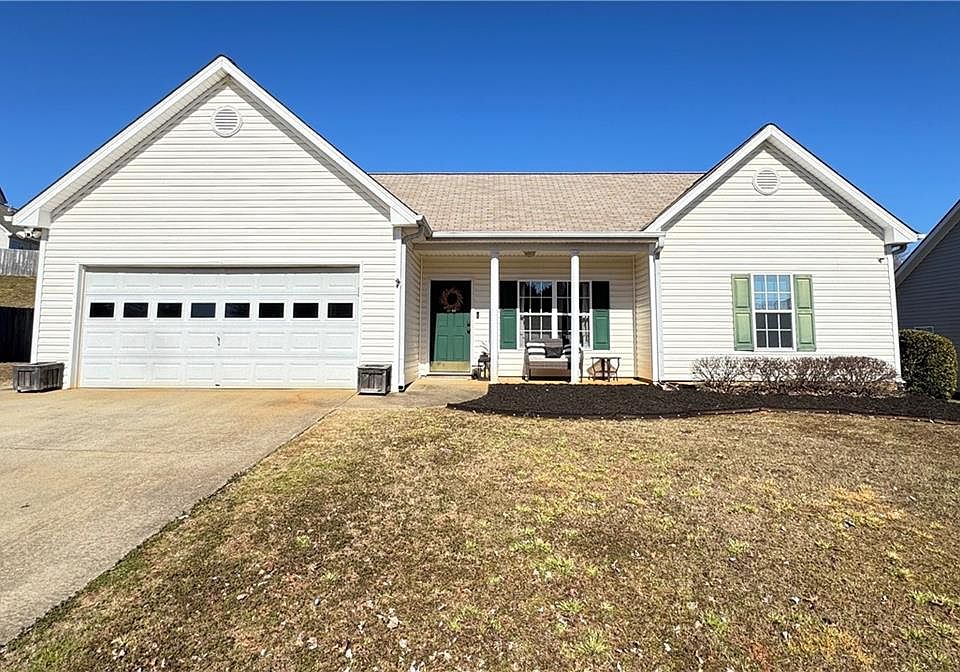 1st image of 802 Hampton Way