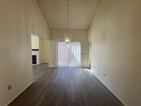 3rd image of 2829 San Luis Dr
