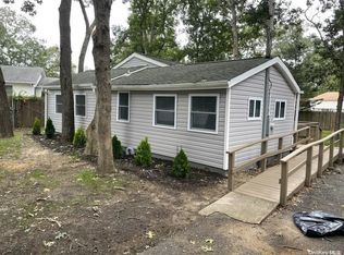 277 Mooney Pond Rd, Selden, NY 11784