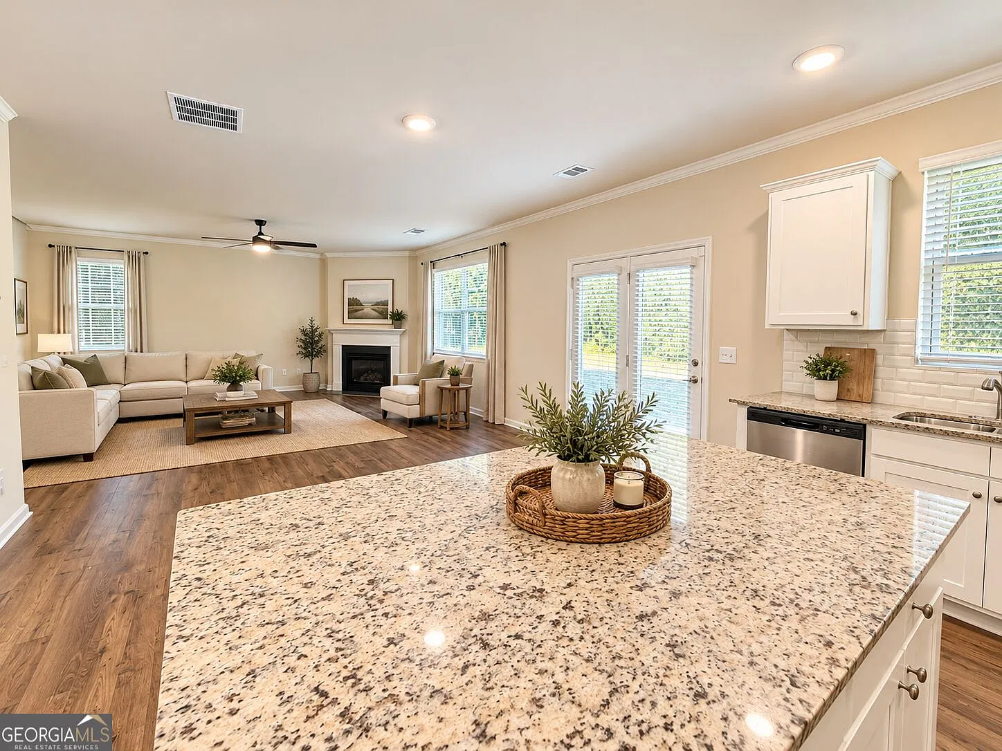 5 bed, 3.0 bath, 2856 sqft, $2,500 — Photo 4