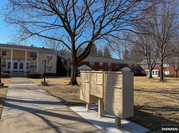 450 Island Rd APT 97, Ramsey, NJ 07446