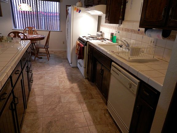 3rd image of 593 E Sycamore Dr