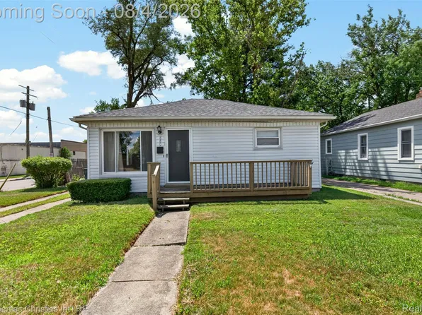 880 Jewell St, Ferndale, MI 48220