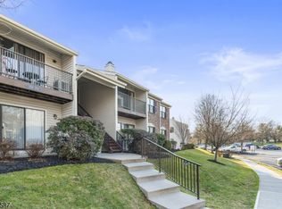 238 English Pl #238, Basking Ridge, NJ 07920