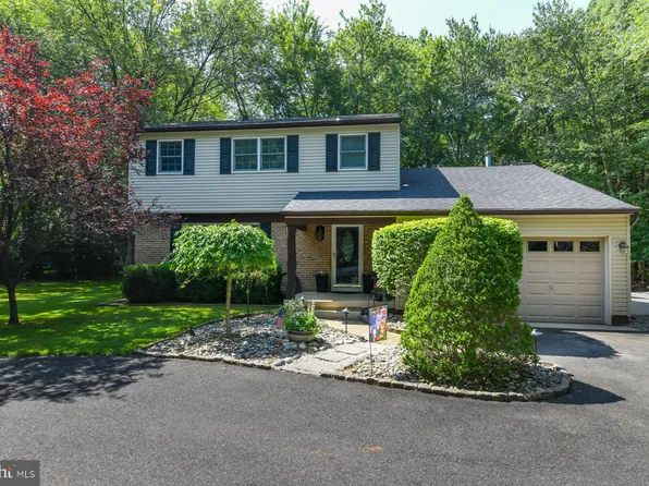 127 Bracken Rd, Medford, NJ 08055