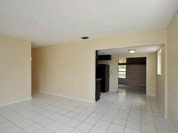 5th image of 1547 NE 51st St