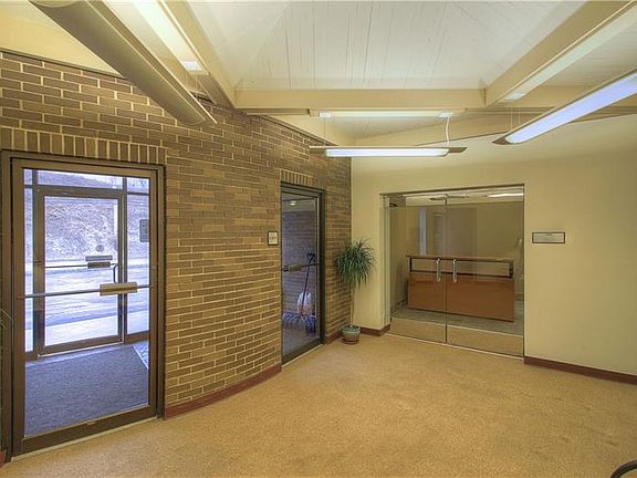 3rd image of 6201 Steubenville Pike Ste 100