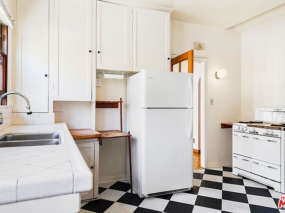 5th image of 421 1/2 N Ogden Dr