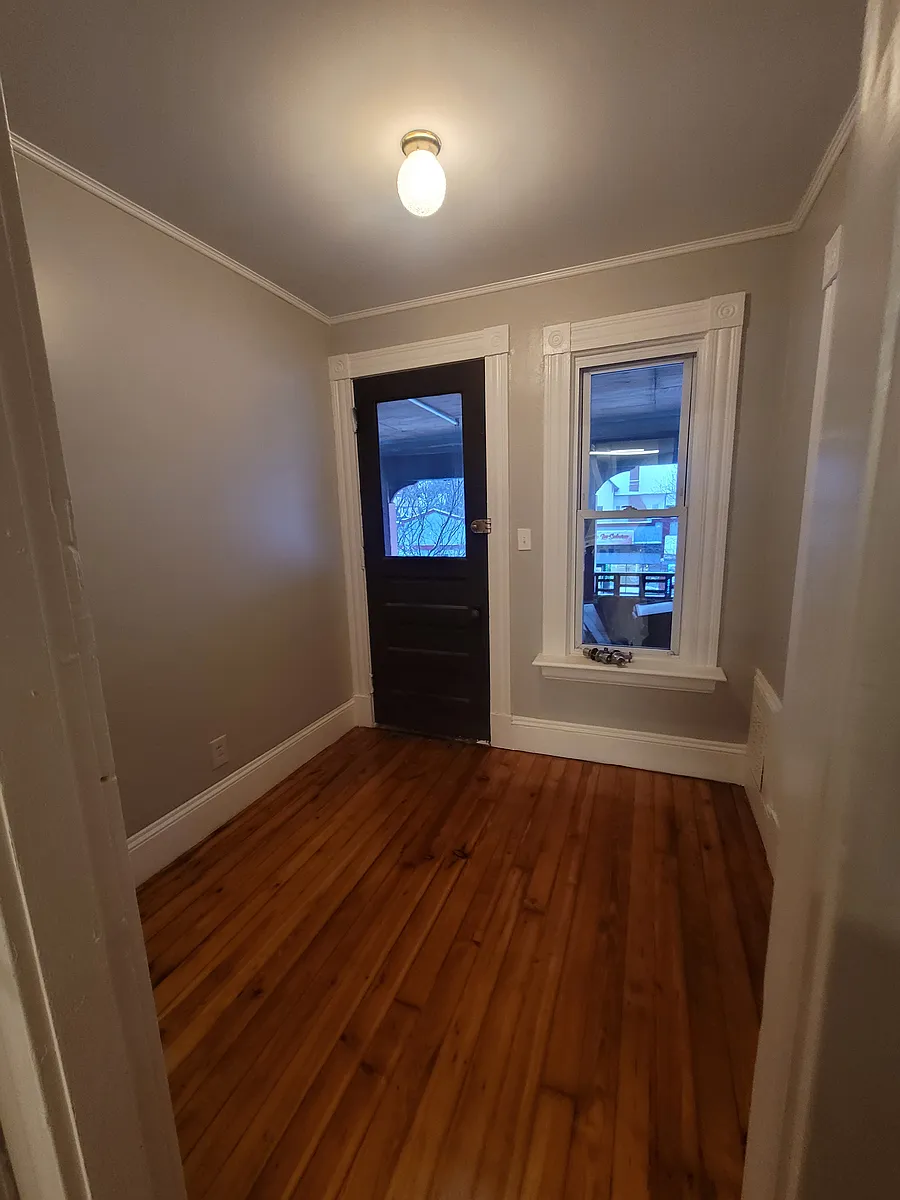 Building Photo - 323 Saint James Ave #3-1