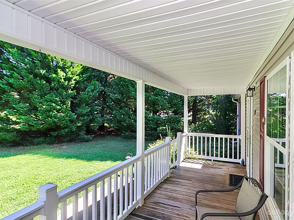 5th image of 105 Wildflower Ln