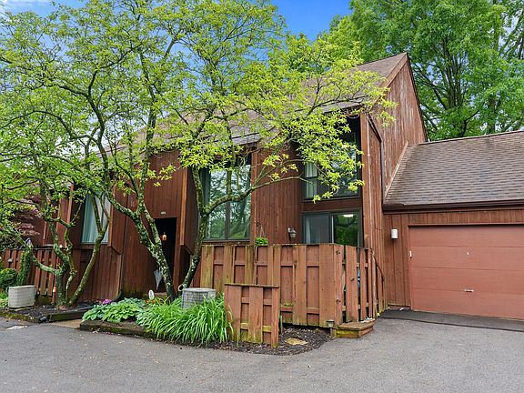 2nd image of 4991 Chuckleberry Ln #10