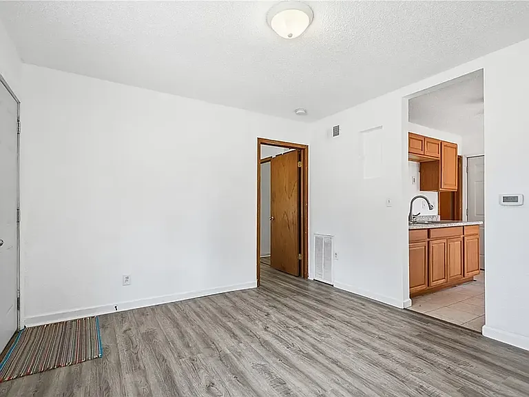 1237 Lincoln Dr — Photo 5