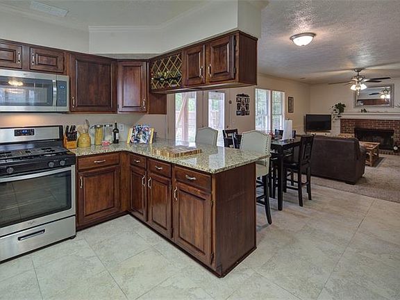 4th image of 1429 Sisters Ct