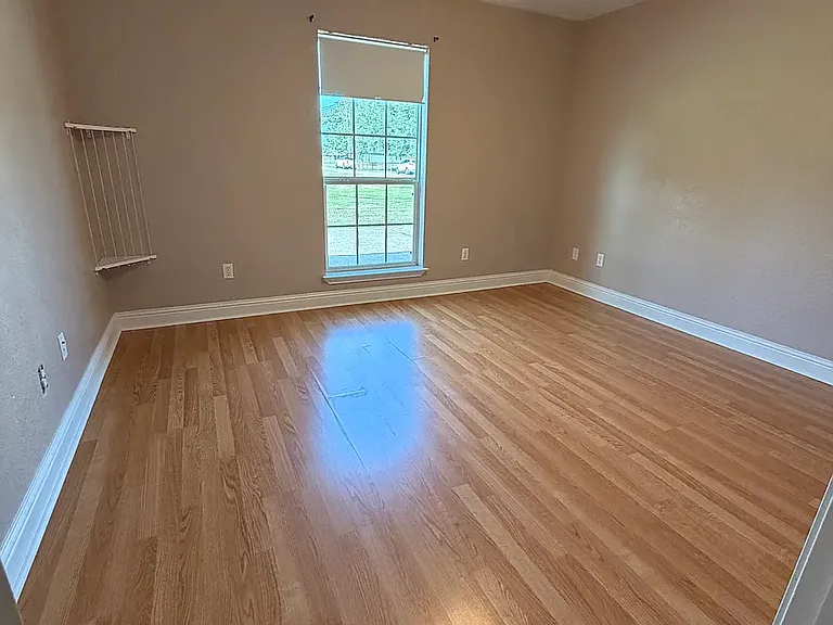 1002 Helena Ave — Photo 4