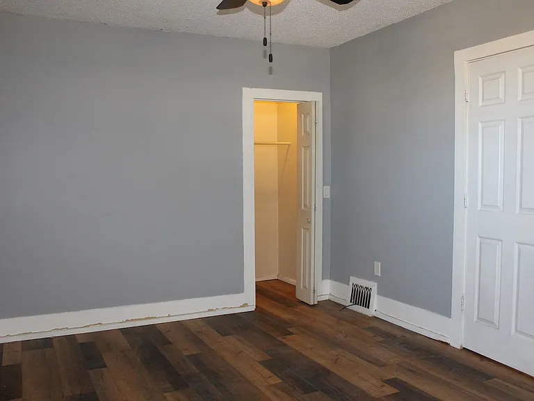 630 7th Ave — Photo 10