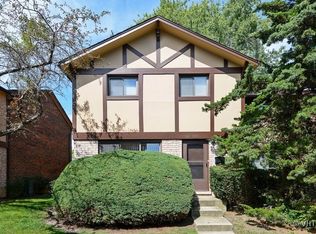 18W266 Buckingham Ln, Villa Park, IL