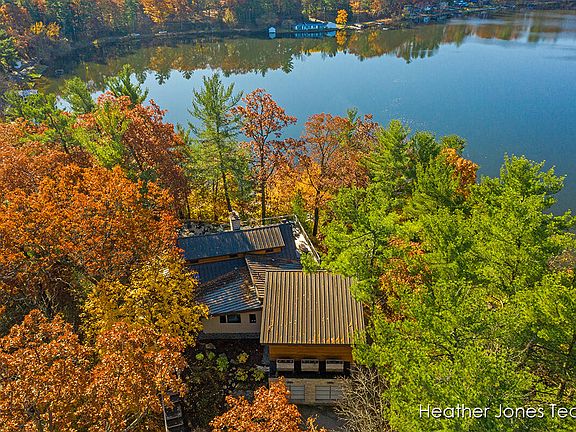 2nd image of 442 E Baldwin Lake Dr