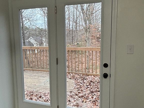 5th image of 226 Woodcastle Dr