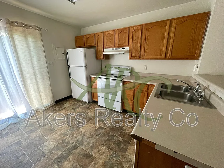1405 E 19th St — Photo 3