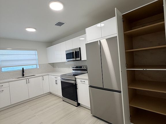 3rd image of 20 W 37th St #2