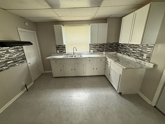 5th image of 424 E Lake St